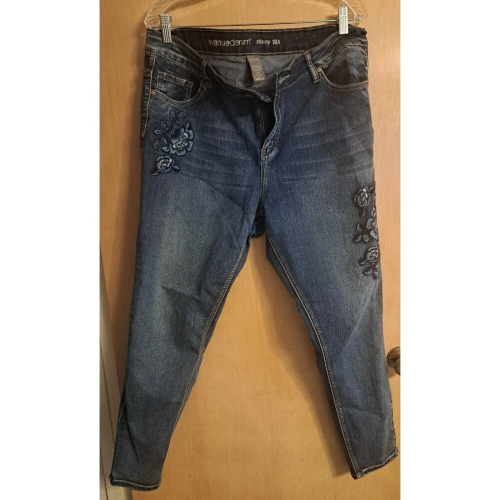 Avenue‎ Denim Blue Jeans Womens 18 A Skinny Floral Flower Embroidery Mid Rise